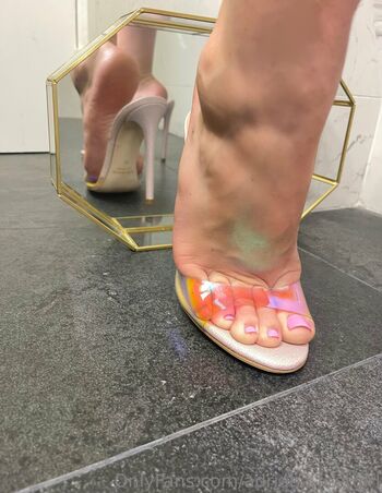 adriana.feetgirl