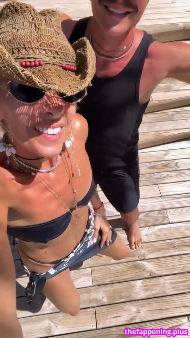 Adriane Galisteu / galisteuoficial Fotografie OnlyFans Dezbrăcată #256