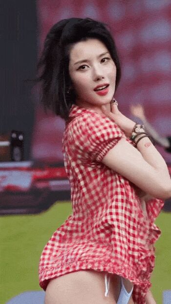 AI Generated Celebrity Nudes