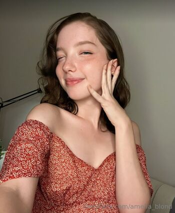 amelia_blond