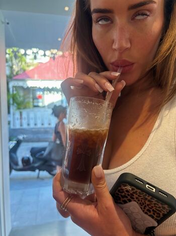 Anastasia Karanikolaou (Stassiebaby)