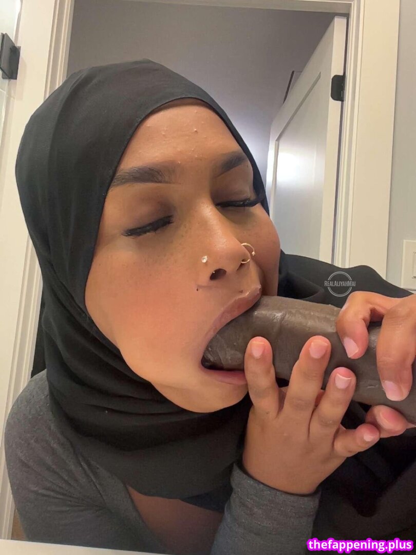 BBC Dildo Solos / Riding / Stroking / Sucking / etc. / https: / lyssaoficiall / talitasilvx Nahá OnlyFans fotografie #303