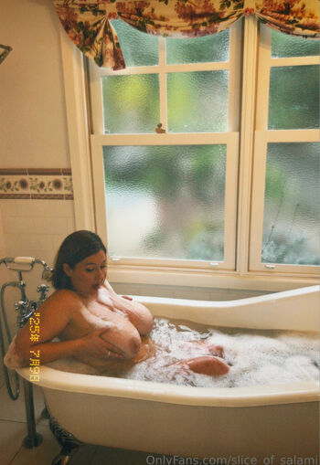 Bel Larcombe / Slice_of_salami_