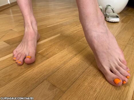 Bigfeetgirls