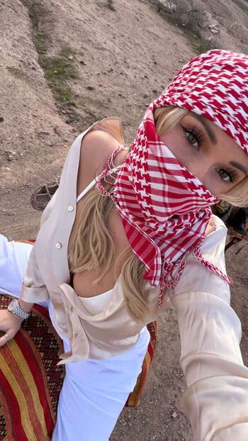 Breckie Hill / @breckiehill