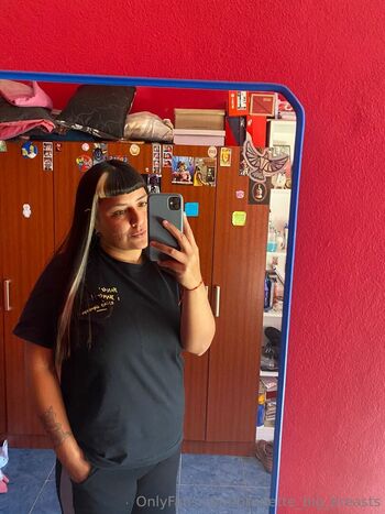 brunette_big_breasts