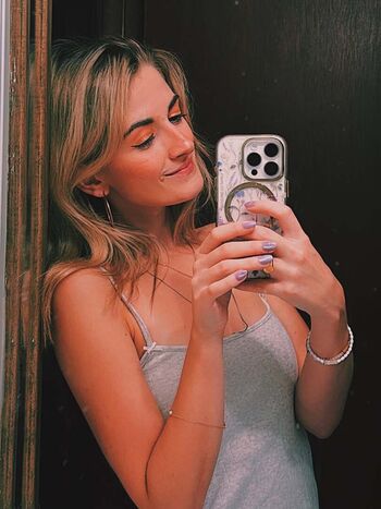 Caitlin Marie Reacts