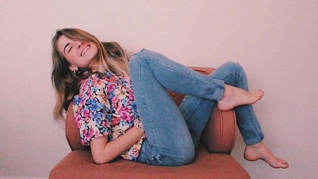 Caitlin Marie Reacts