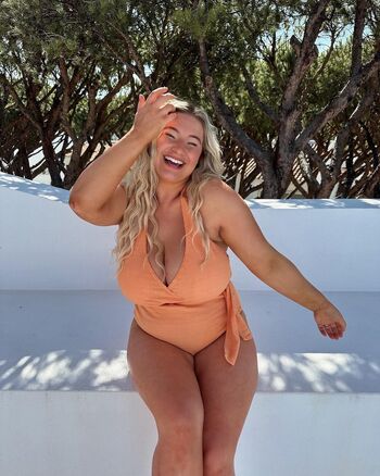 Carys whittaker / busybeecarys