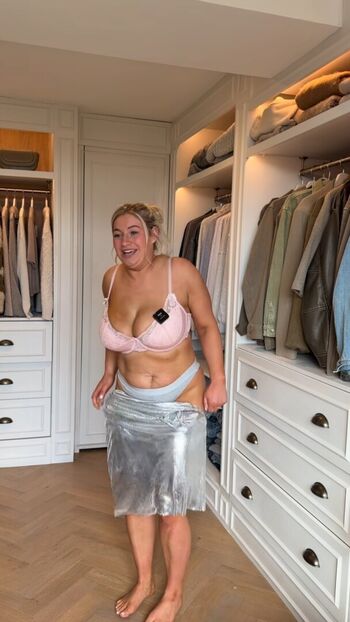 Carys whittaker / busybeecarys