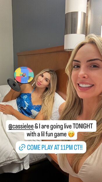 Cassie Lee/Jess McKay (Peyton Royce/Billie Kay)