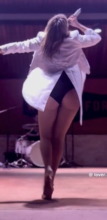 Charity Eden / Taylor Swift Impersonator