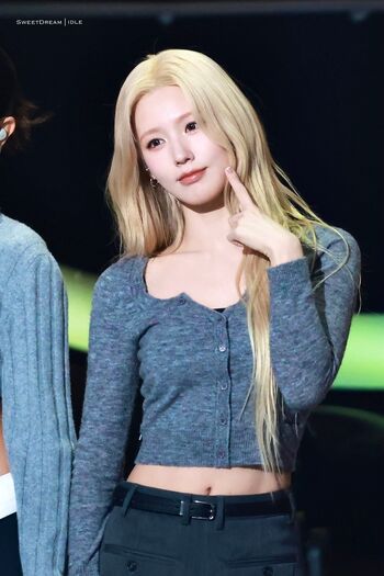 Cho Mi-yeon (Miyeon) - i-dle [(G)I-dle]