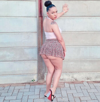 curlyjulz_