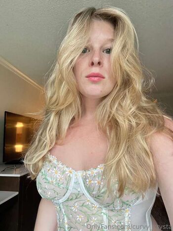 Curvy_Krysta