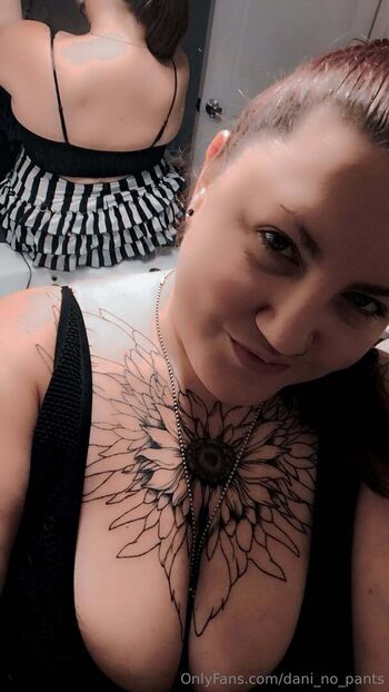 dani_no_pants