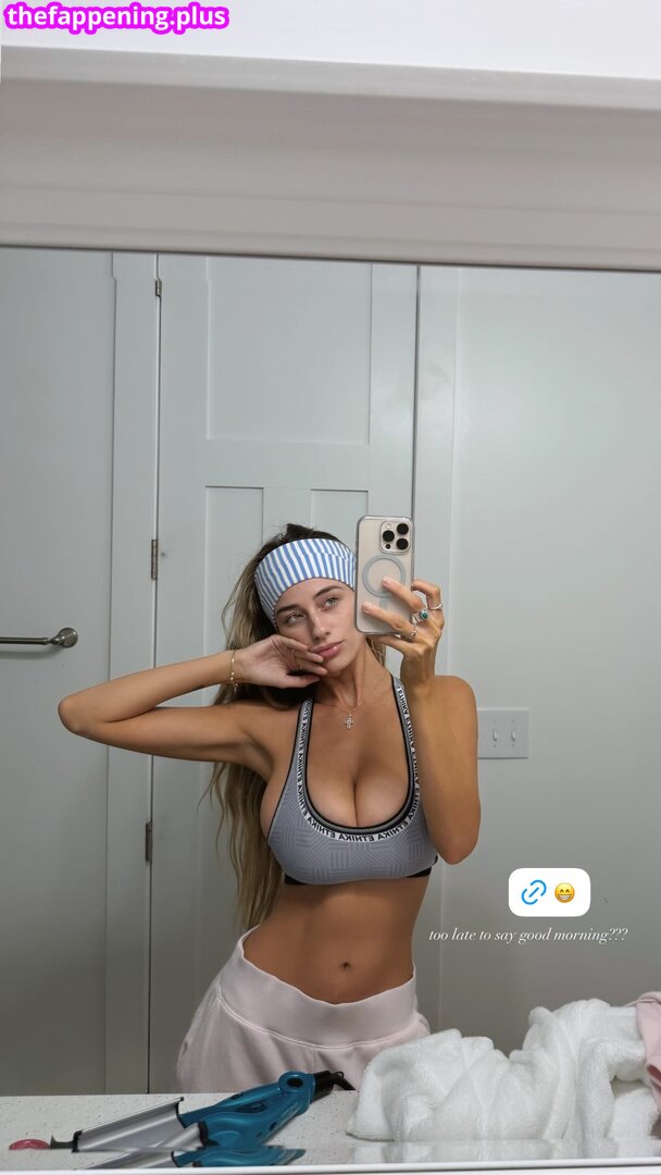 hadelinemope / Maddie Hope