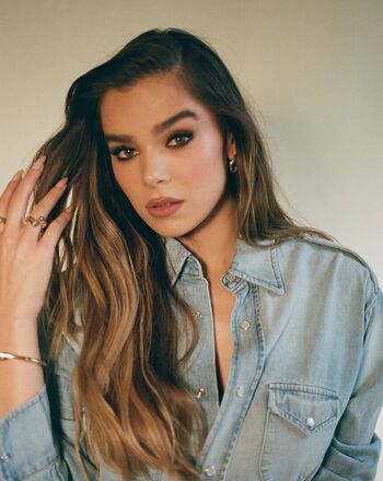 Hailee Steinfeld