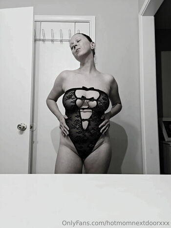 hotmomnextdoorxxx