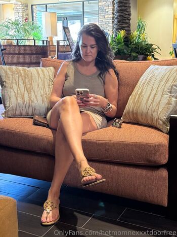 hotmomnexxxtdoorfree