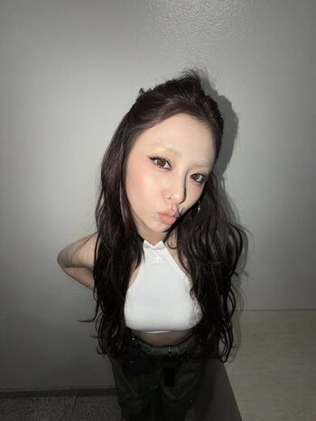 Huh Yunjin 허윤진