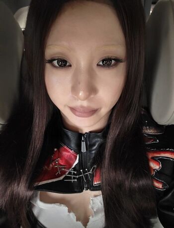 Huh Yunjin 허윤진