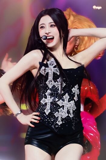 Huh Yunjin 허윤진