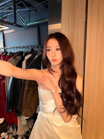 Huh Yunjin 허윤진