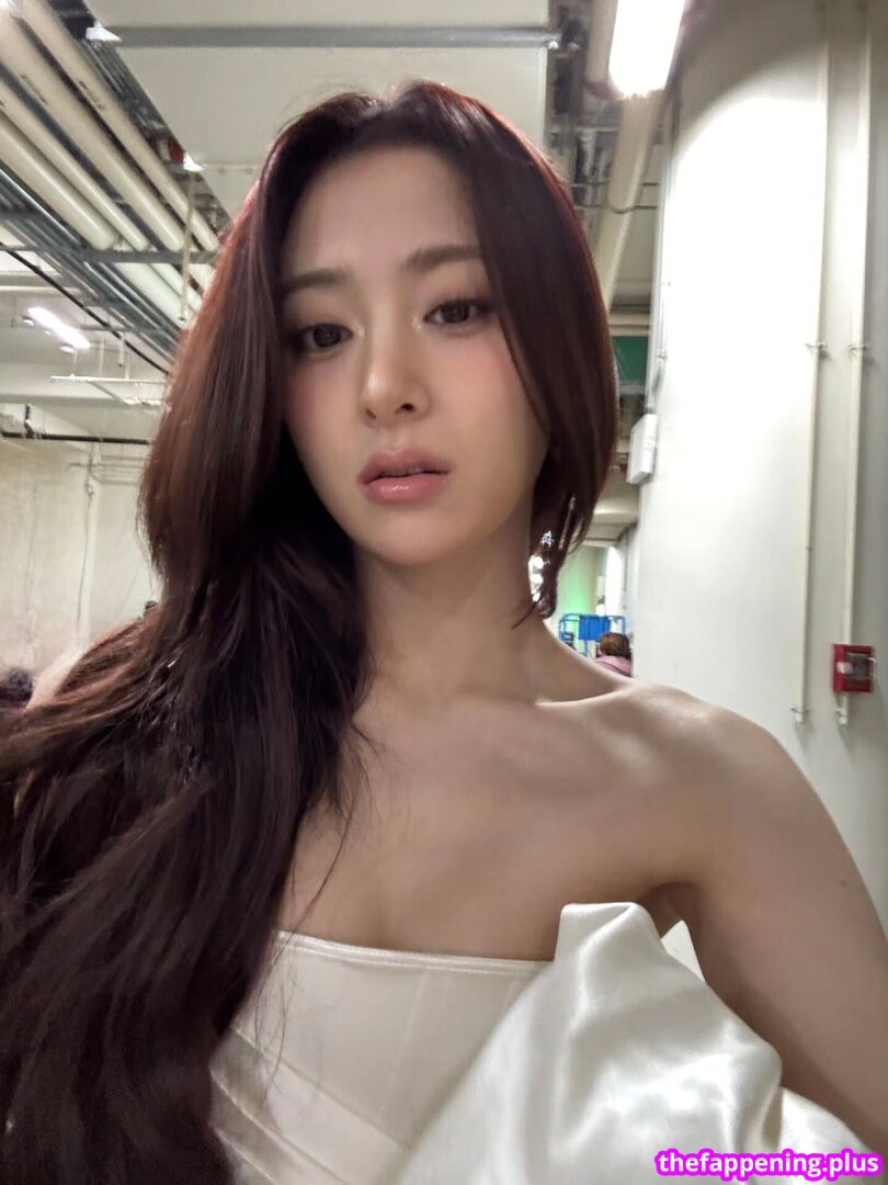 Huh Yunjin 허윤진