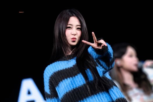 Huh Yunjin 허윤진