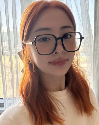 Huh Yunjin 허윤진