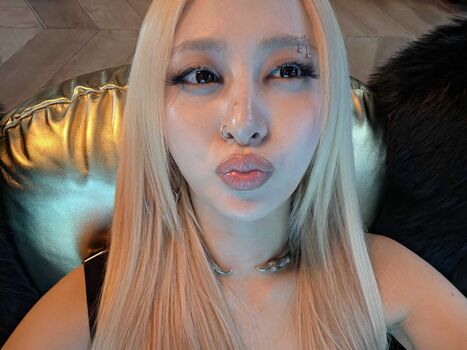 Huh Yunjin 허윤진