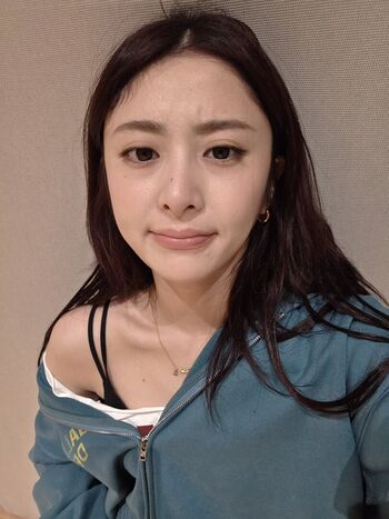 Huh Yunjin 허윤진