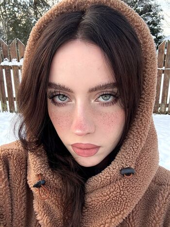 Irina minkina/ howeversnowy/rusian Billie eilish