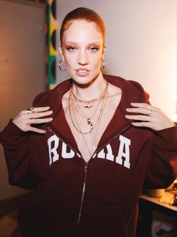 Jess Glynne