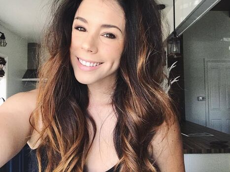 Jillian Rose Reed