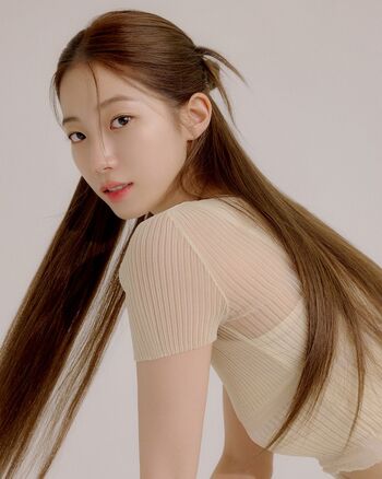 Kazuha Nakamura 中村 一葉