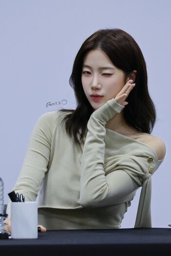 Kazuha Nakamura 中村 一葉