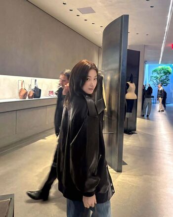 Kazuha Nakamura 中村 一葉 | LESSERAFIM