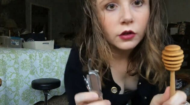 Kelly Belly Asmr