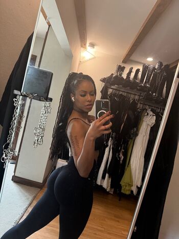 Kira Noir