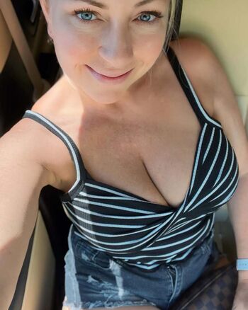 LactatingMILFBritney