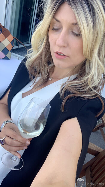 ladyjanis