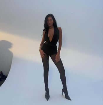 LARA RAJ / lararajj (member of KATSEYE)