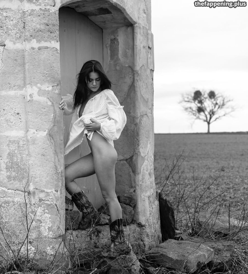 Lara Valentina Mountain