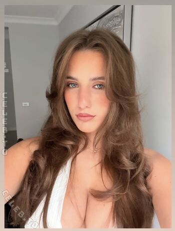 Lauramjj_