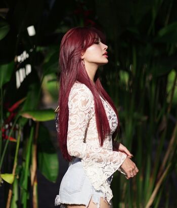 Laurensia Ineke Lrnsiakke ????????