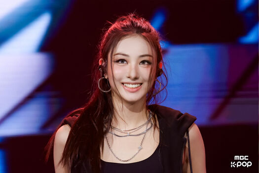 Lee Ga-won (이가원) MEOVV