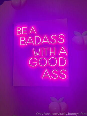 lucky.bunnys.foot