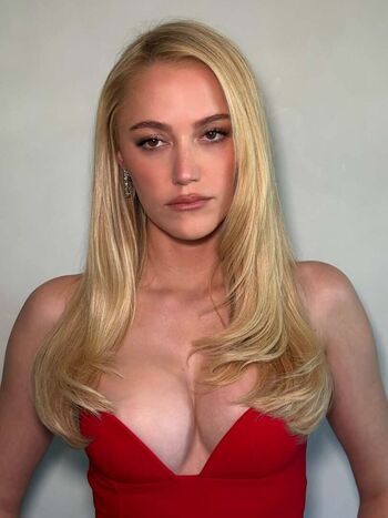 Maika Monroe